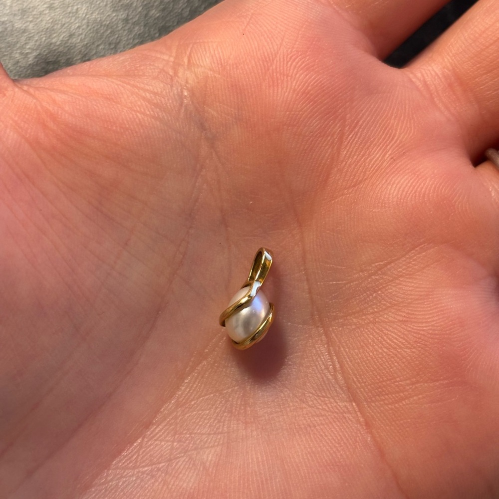 9k Gold Pearl Pendant